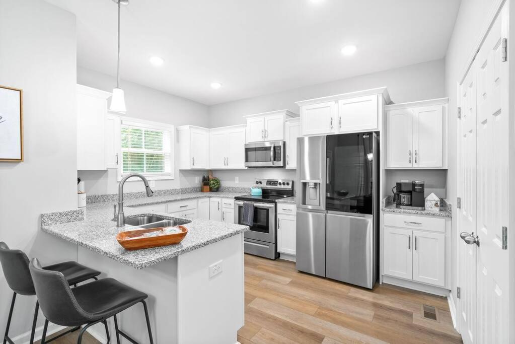 One-Of-A-Kind Smart, Cookie Themed Home For Up To 6 كلاركسفيل المظهر الخارجي الصورة