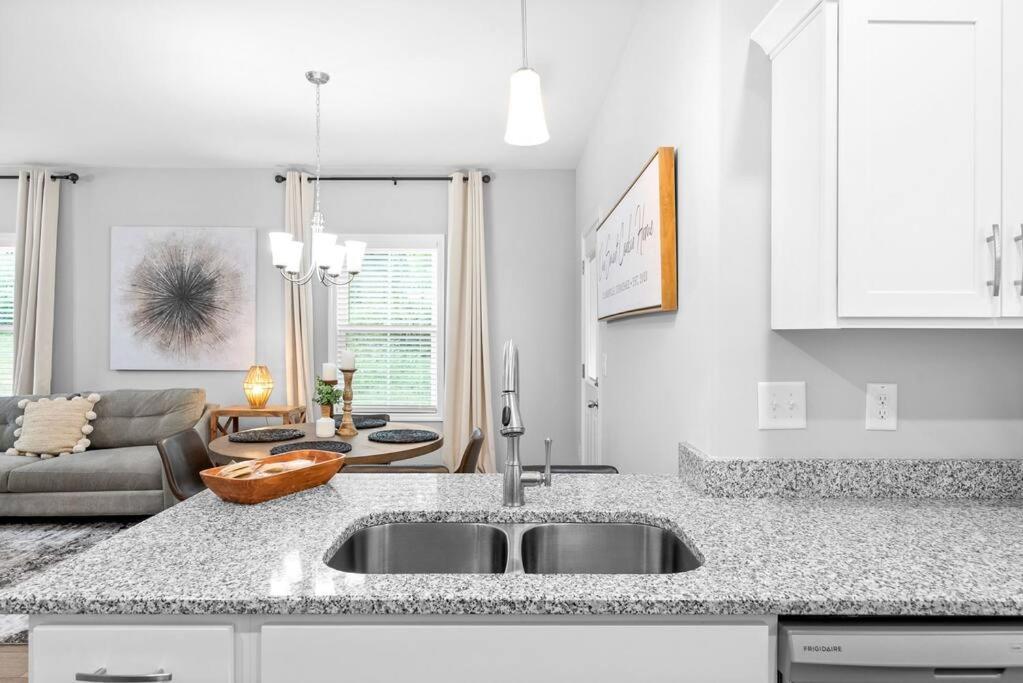 One-Of-A-Kind Smart, Cookie Themed Home For Up To 6 كلاركسفيل المظهر الخارجي الصورة